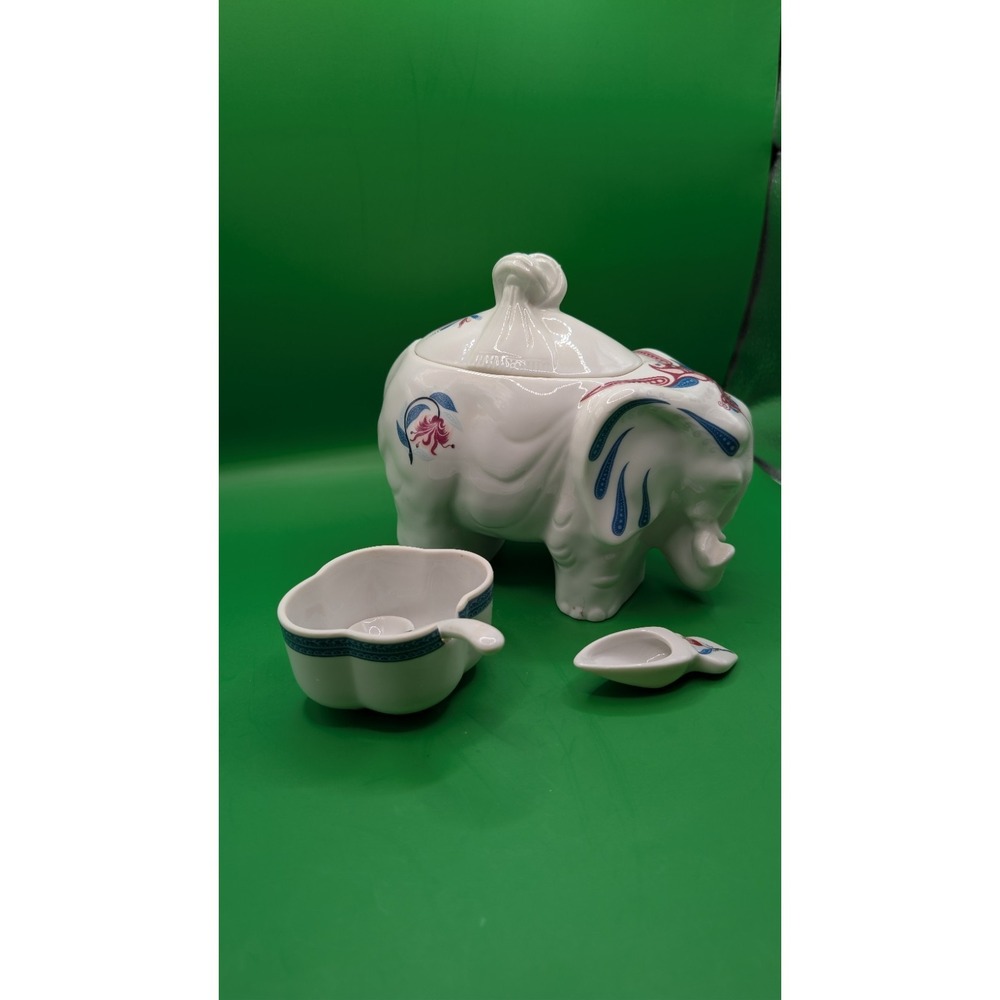 Vtg Elizabeth Arden Royal Pavilion at Brighton Porcelain Elephant Tea Caddy 1978